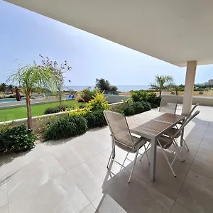 https://emerald-suites.protaras-cy-hotels.com